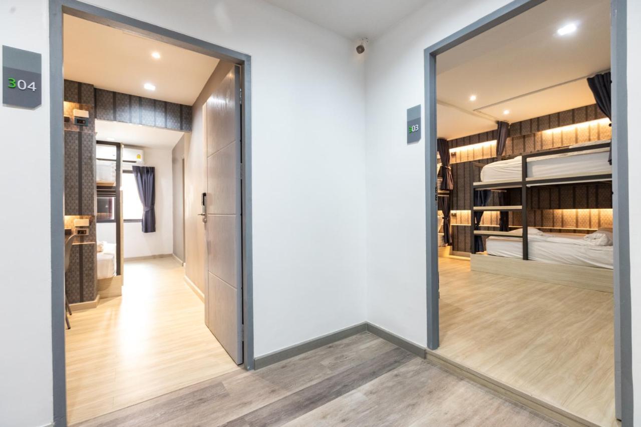 Baan Kun Mhor Hostel บ้านคุณหมอโฮสเทล Банкок Екстериор снимка