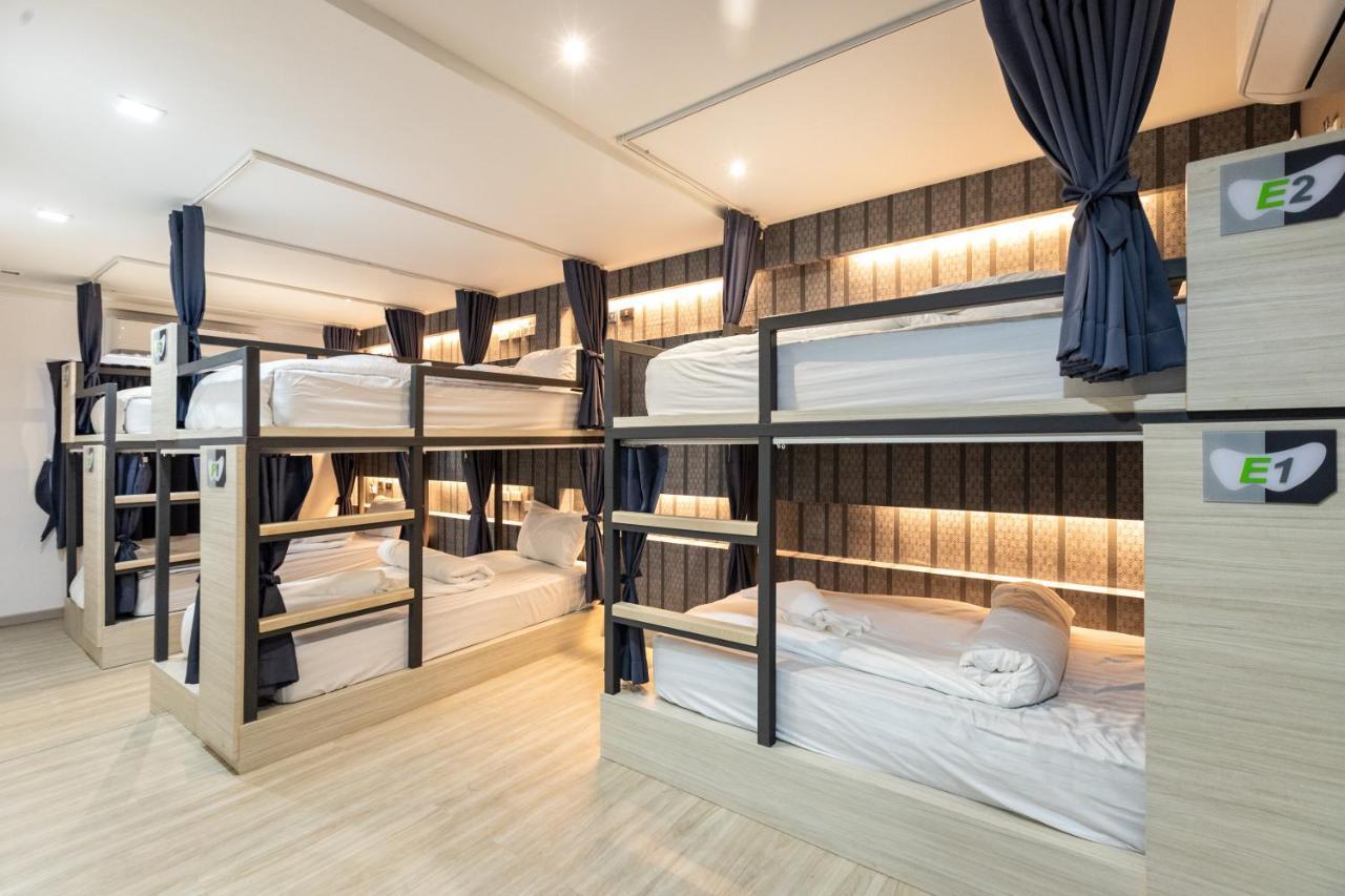 Baan Kun Mhor Hostel บ้านคุณหมอโฮสเทล Банкок Екстериор снимка